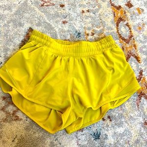 Yellow Lululemon Hotty hots 2.5